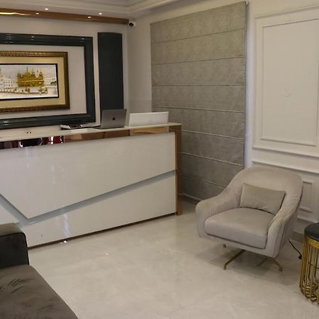 Отель Elegance Regency Khanna  Экстерьер фото