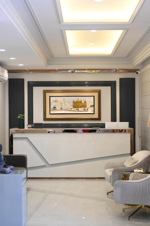 Отель Elegance Regency Khanna  Экстерьер фото