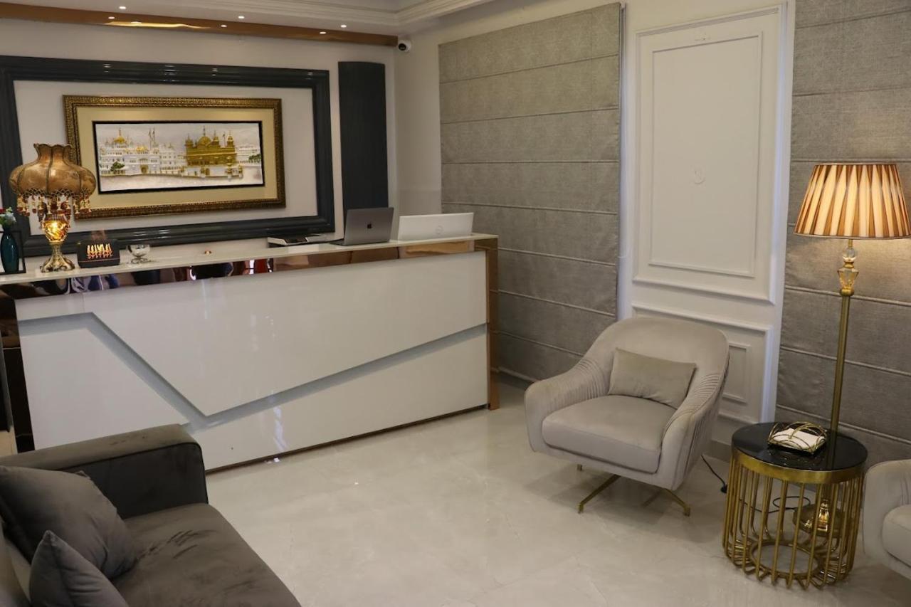 Отель Elegance Regency Khanna  Экстерьер фото